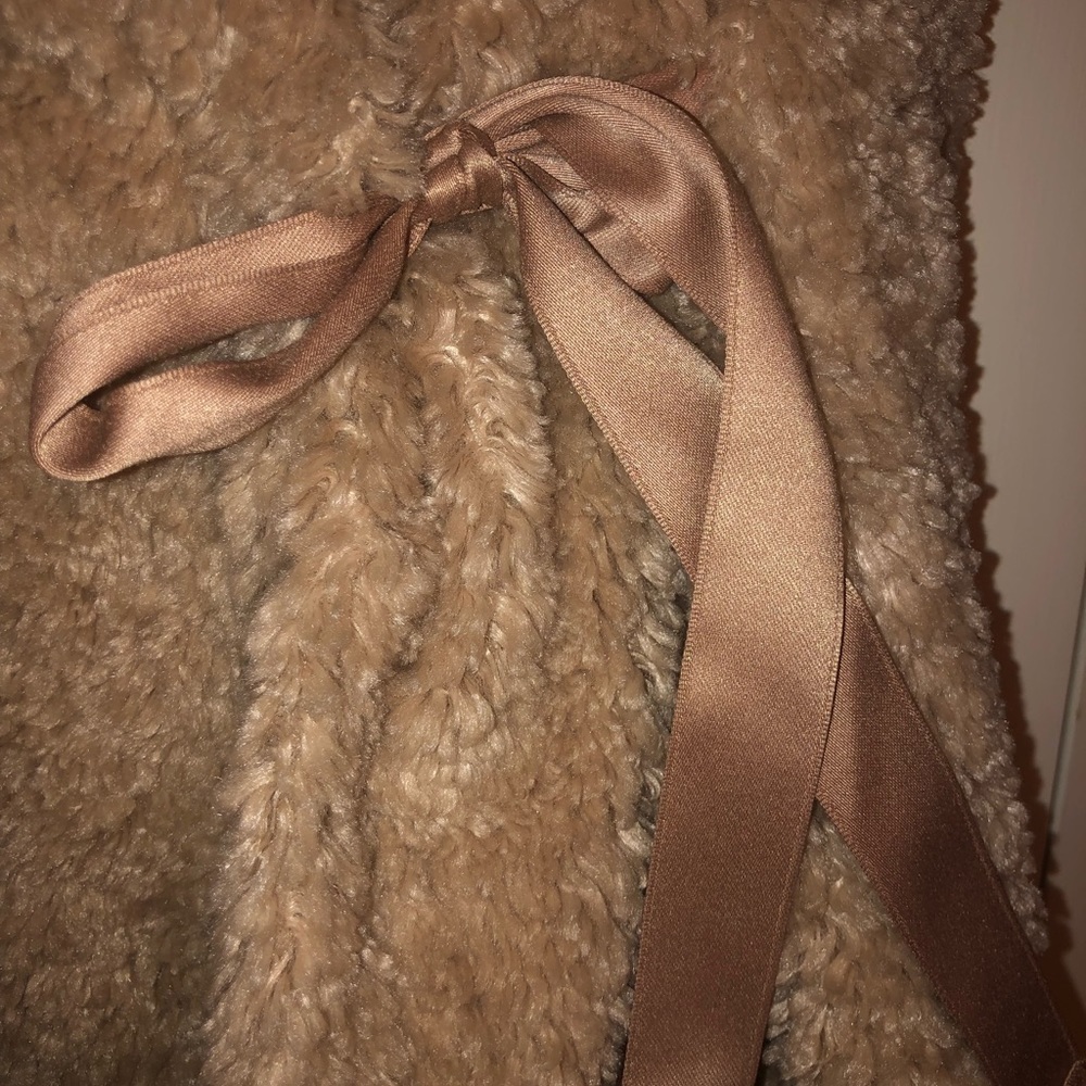 Madison 88‎ Faux Fur Fluffy Vest with ribbon tie Pockets Fuzzy Cozy - Picture 4 of 11